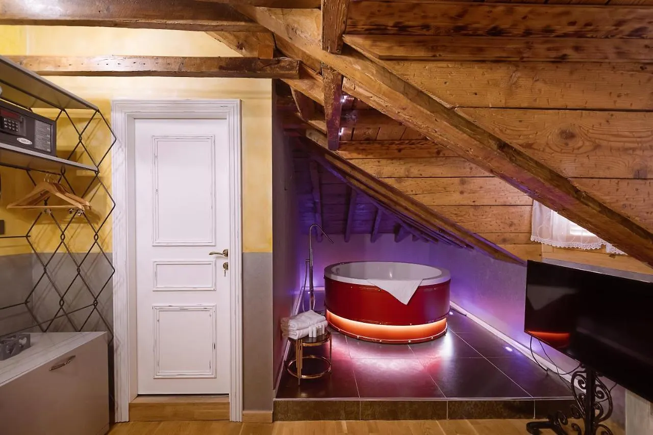 Tresor Art Boutique Hotel Korce 4*,